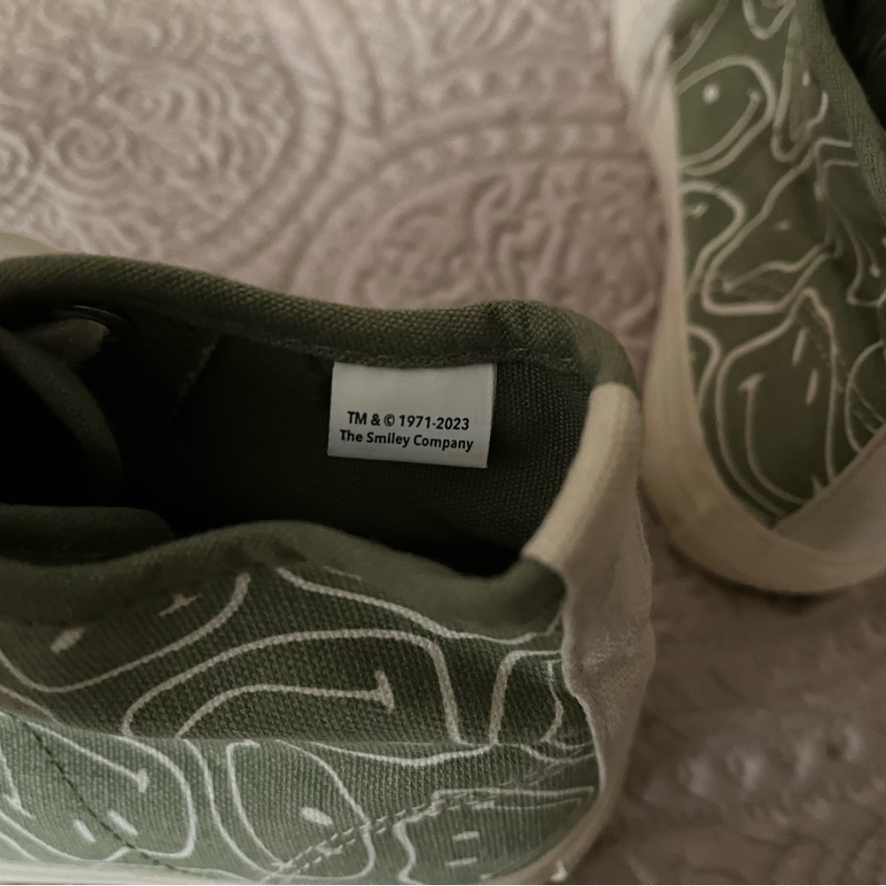 Olive Green Smiley High-Top Sneakers Size 5 - Picture 9 of 9